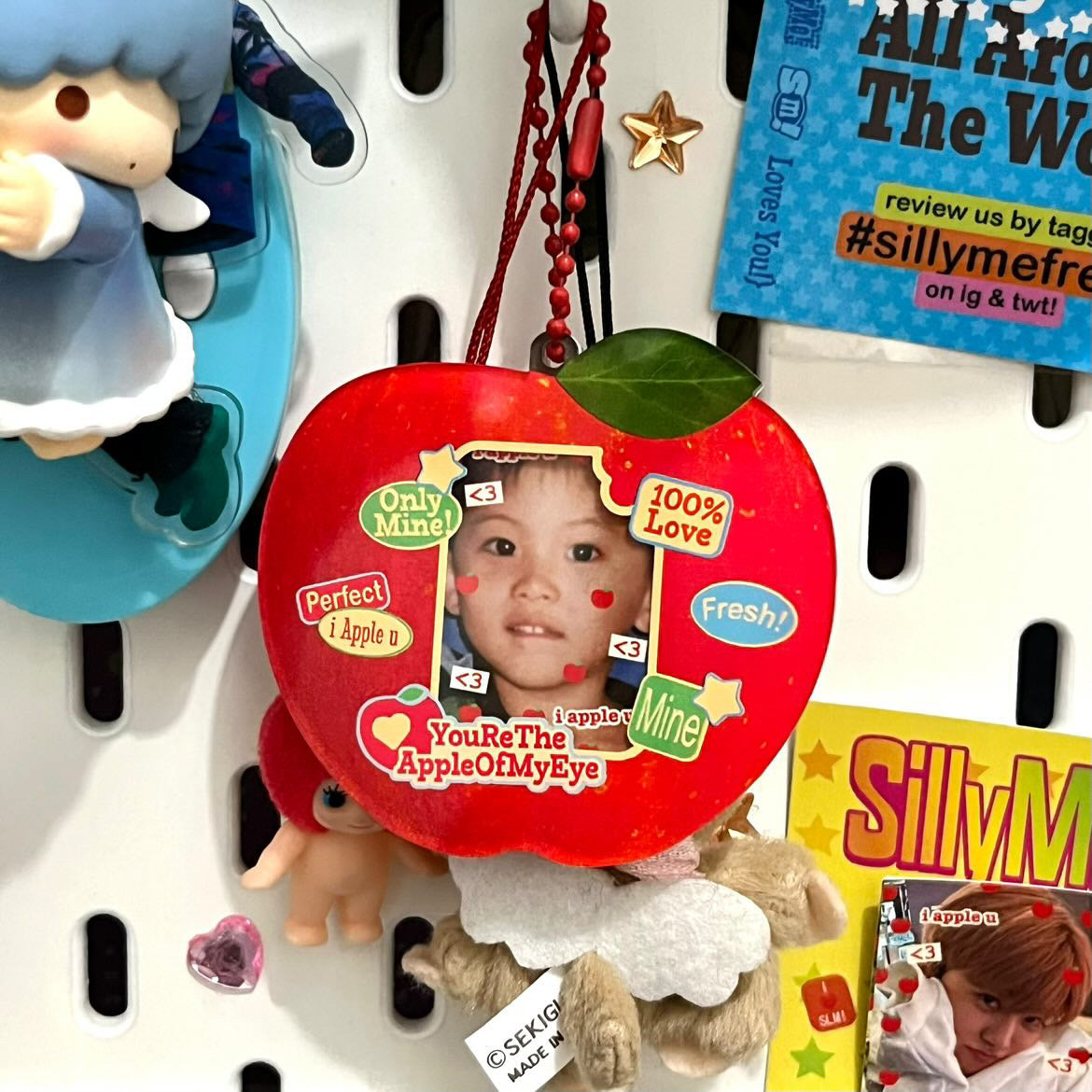 sillyme: i apple you ID holder